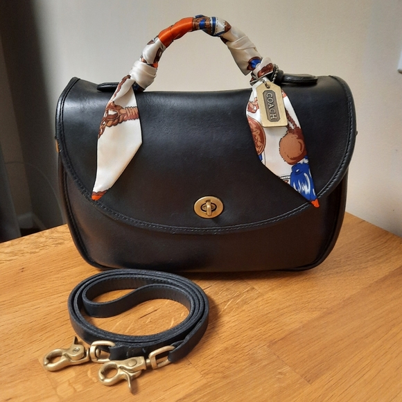 Coach Handbags - Vintage Coach Large Plaza Bag style no. 9865